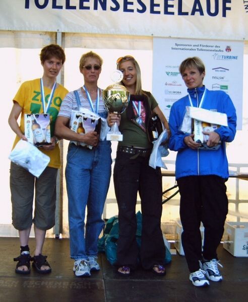 Unsere erfolgreichen Frauen bei der Siegerehrung: Daniela, Imke, Heike und Jutta