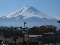Blick vom See auf Fujis Nordseite