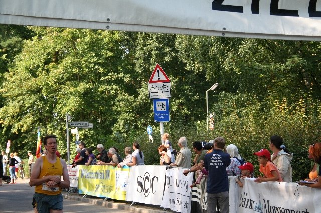 31. Berliner Straßenlauf- Robert beim Zieleinlauf