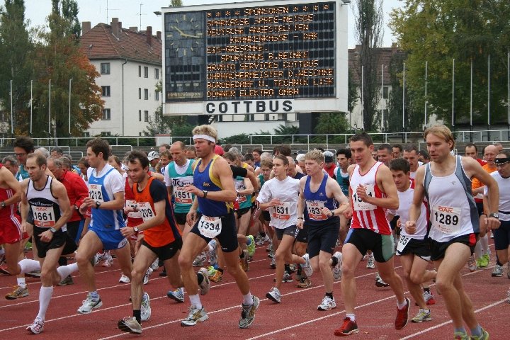 Startrunde im Stadion Cottbus
