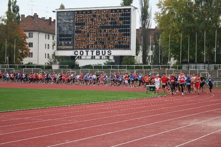 Startrunde im Stadion Cottbus
